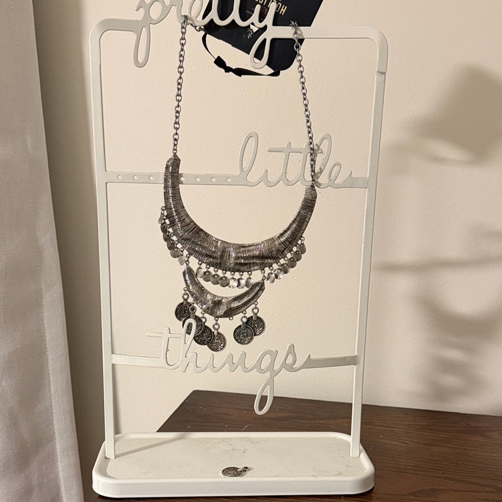 Hollister Necklace: Bold Silver